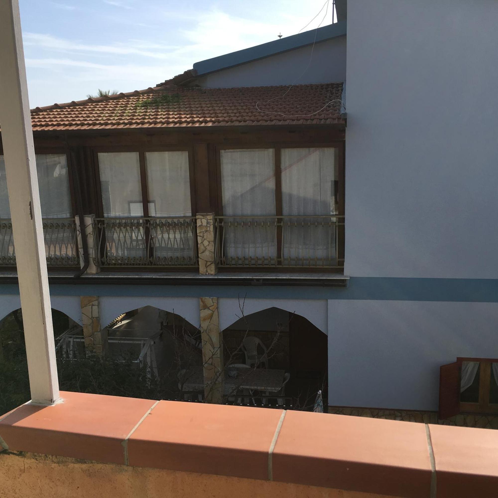 Bouganville * San Leone
